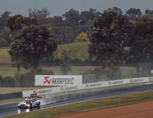 Экипаж Валентино Росси на дистанции гонки в Батерсте, фото пресс-службы команды WRT