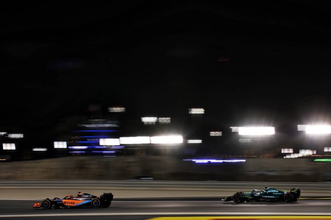 Машина McLaren в Бахрейне не отличалась скоростью, но Aston Martin от неё оставала, фото XPB