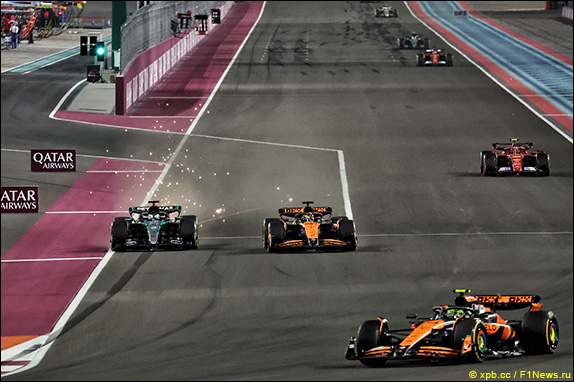 На 4-м круге Расселл атаковал Пиастри и почти вышел вперёд, но Оскар не пустил соперника и сохранил позицию