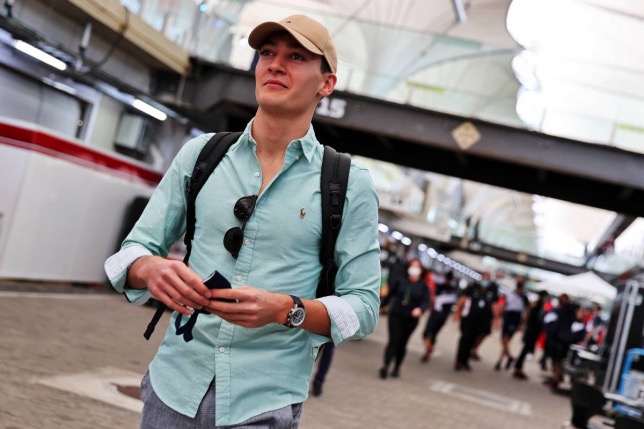 Джордж Расселл в паддоке автодрома в Сан-Паулу, фото XPB