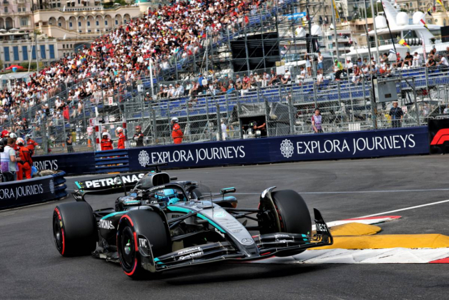 Джордж Расселл за рулём Mercedes W16 на трассе в Монако, фото XPB