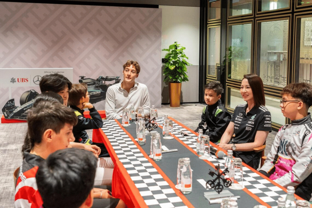 Джордж Расселл на встрече с молодыми сингапурскими гонщиками, фото UBS