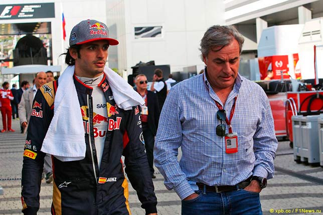 Карлос Сайнс с сыном