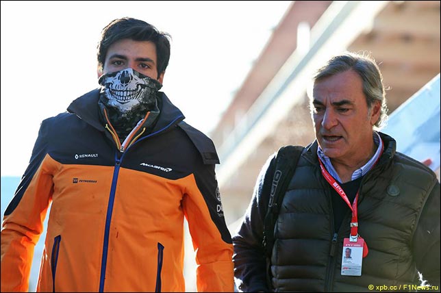 Карлос Сайнс-младший и Карлос Сайнс-старший в паддоке Мельбурна