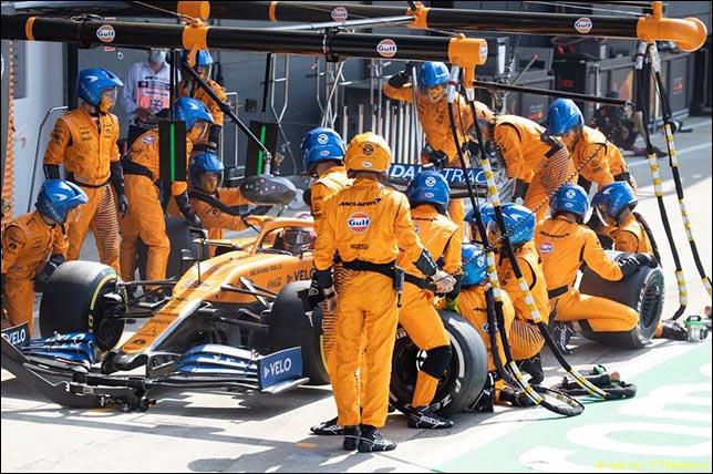 Проблемы на пит-стопе Карлоса Сайнса