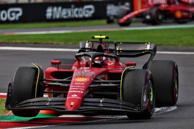 Карлос Сайнс за рулём Ferrari F1-75 на трассе Гран При Мехико, фото XPB