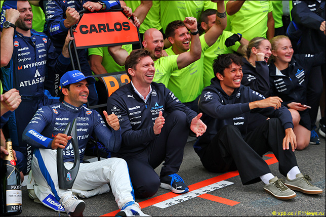В Williams празднуют подиум Карлоса Сайнса