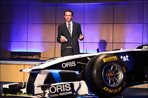 Сэм Майкл на презентации FW33