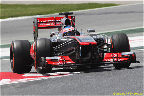 Дженсон Баттон на трассе в Барселоне