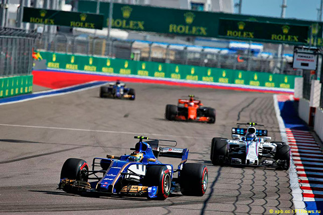 Паскаль Верляйн впереди Лэнса Стролла 