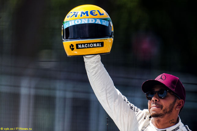 Льюис Хэмилтон со шлемом Айртона Сенны, Гран При Канады 2017