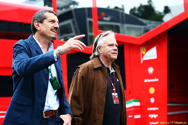 Гюнтер Штайнер (слева) и Джин Хаас, владелец команды Haas F1
