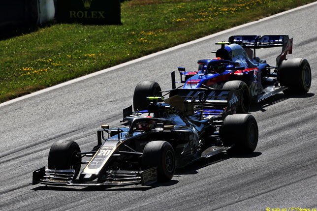 Борьба Кевина Магнуссена и Александера Элбона