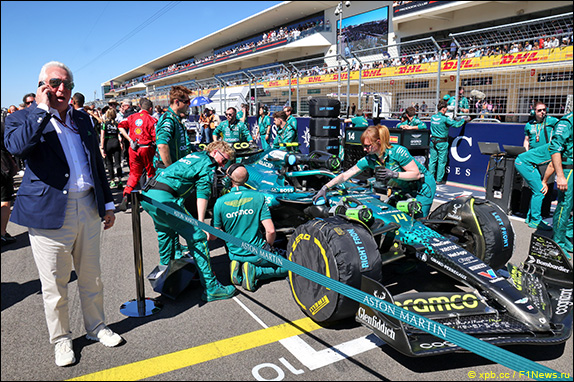 Лоуренс Стролл и его команда