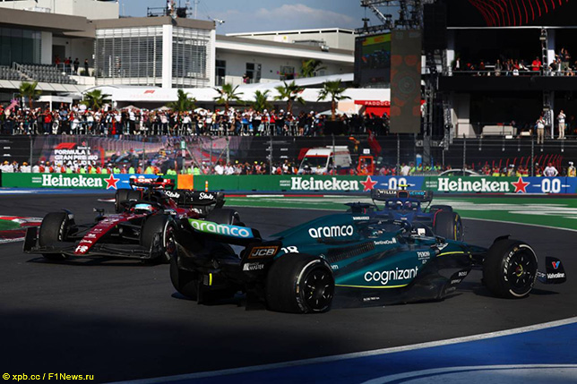 Разворот машины Лэнса Стролла после столкновения с Alfa Romeo Валттери Боттаса