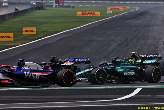 Даниэль Риккардо и Лэнс Стролл после столкновения