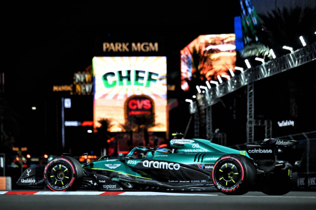 Фернандо Алонсо на трассе в Лас-Вегасе, фото XPB