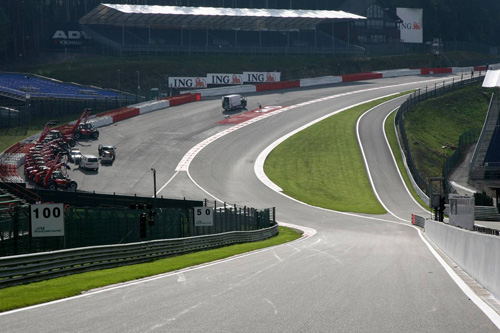 Бельгия. Автодром Спа. Вид на поворот Eau Rouge