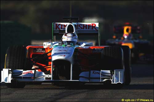 Адриан Сутил на трассе в Валенсии