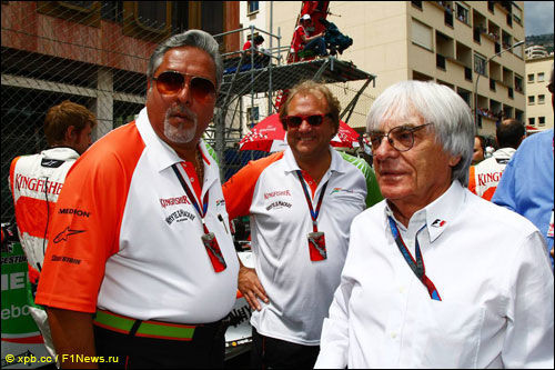 Виджей Малья с Берни Экклстоуном в Монако. 2010 год