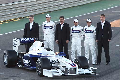 Вальтер Ридль, Роберт Кубица, Марио Тайссен, Ник Хайдфельд, Кристиан Клин и Маркус Дюсман на презентации F1.09