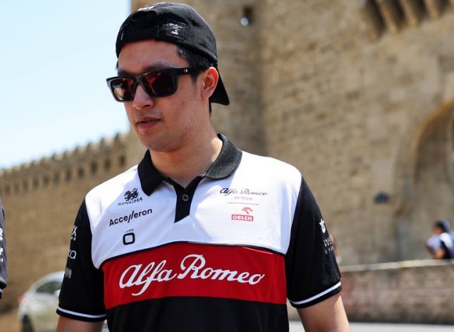 Гуаньюй Чжоу во время прогулки по трассе в Баку, фото XPB