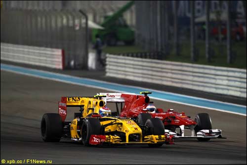 В Абу-Даби Фернандо Алонсо так и не смог обойти Виталия Петрова