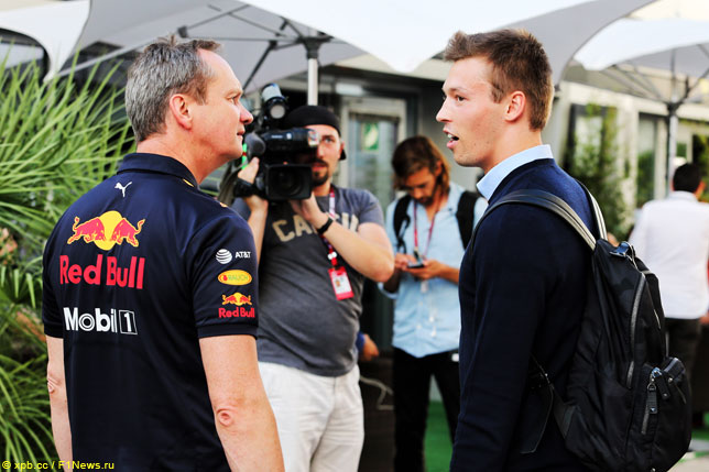Даниил Квят и Пол Монаган, главный инженер Red Bull Racing