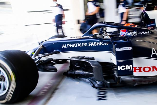 Логотип ICM.com на машине Юки Цуноды, фото пресс-службы команды