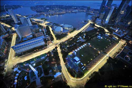 Орыс порносы ұйықтап жатқан әйелді трахает Сандықтағы мастурбация порно