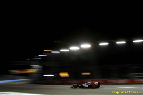 Себастьен Буэми на трассе Гран При Сингапура