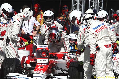 Ярно Трулли покидает машину