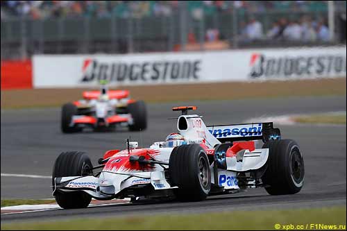 Ярно Трулли на тренировке в Сильверстоуне