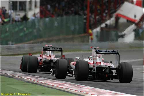 Ярно Трулли преследует Луку Бадоера