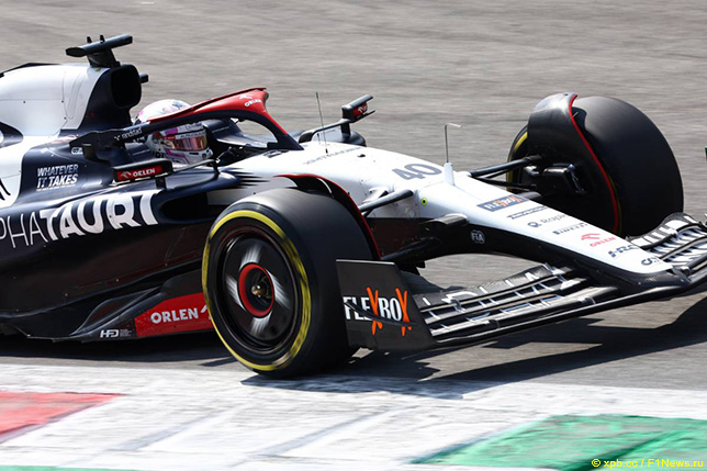 Лиам Лоусон за рулём AlphaTauri на трассе в Монце