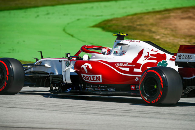 Логотип Socios.com на машине Alfa Romeo