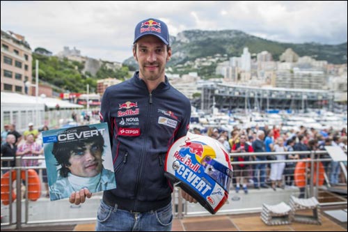 Жан-Эрик Вернь с новым шлемом в честь Франсуа Севера