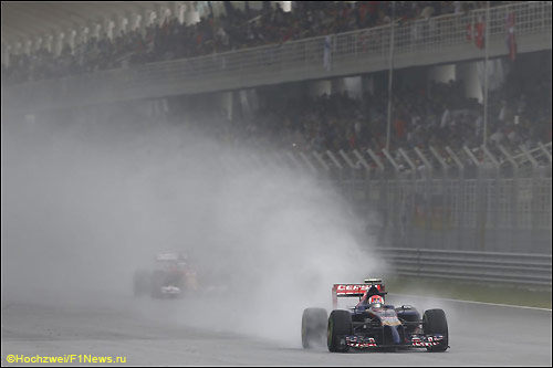 Даниил Квят во время квалификации в Сепанге