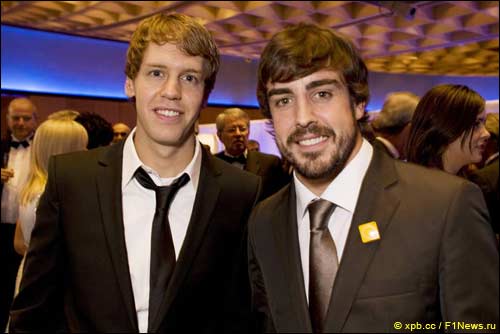 Себастьян Феттель и Фернандо Алонсо на церемонии награждения FIA в Монако