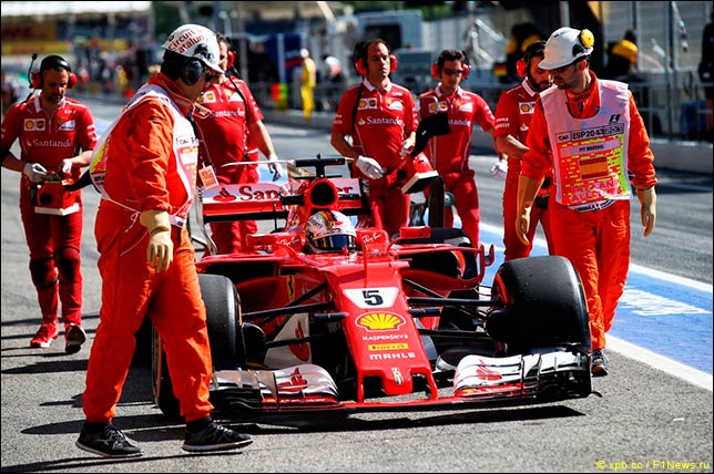 Машина Феттеля остановилась в конце пит-лейн