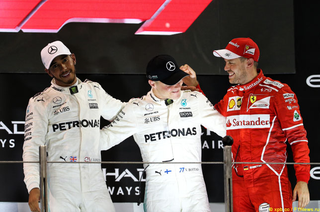 Льюис Хэмилтон, Валттери Боттас и Себастьян Феттель на подиуме в Абу-Даби