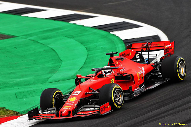 Себастьян Феттель на тренировках в Сильверстоуне