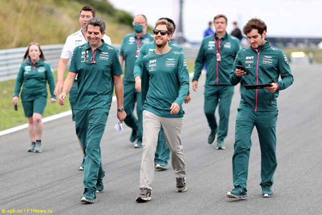 Себастьян Феттель с командой