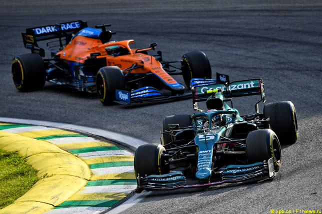 Борьба Себастьяна Феттеля и Даниэля Риккардо