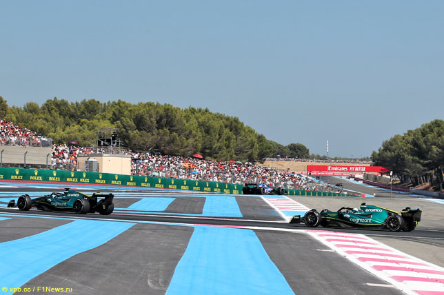 Себастьян Феттель догоняет Лэнса Стролла во Франции