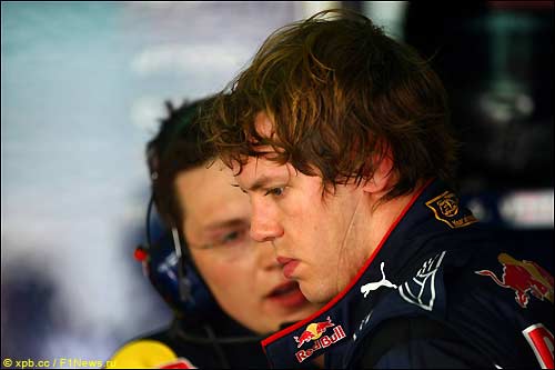 Себастьян Феттель во время тренировки на Сепанге