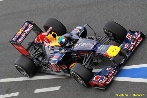 Себастьян Феттель на тестах в Барселоне