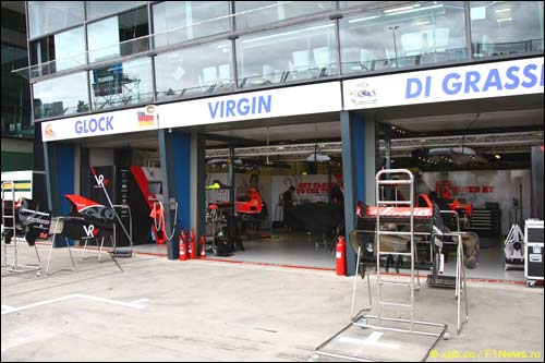 Мельбурн. Среда.Боксы Virgin Racing 