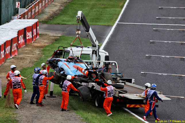 Эвакуация разбитой машины Логана Сарджента