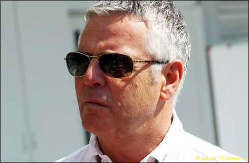 Дерек Уорик